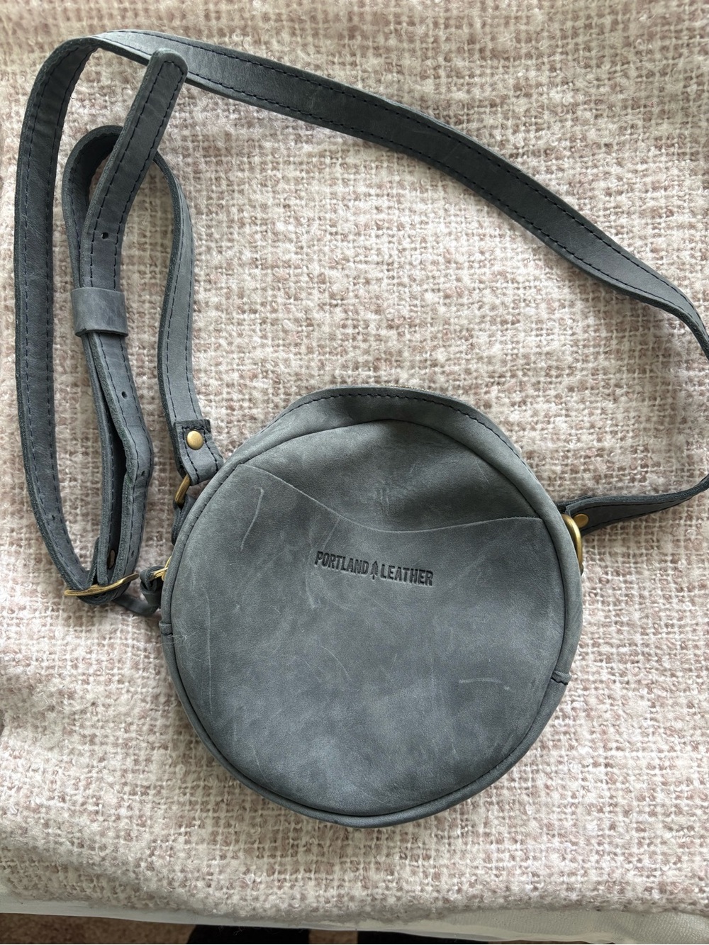 Portland Leather Round blue-gray Crossbody Bag